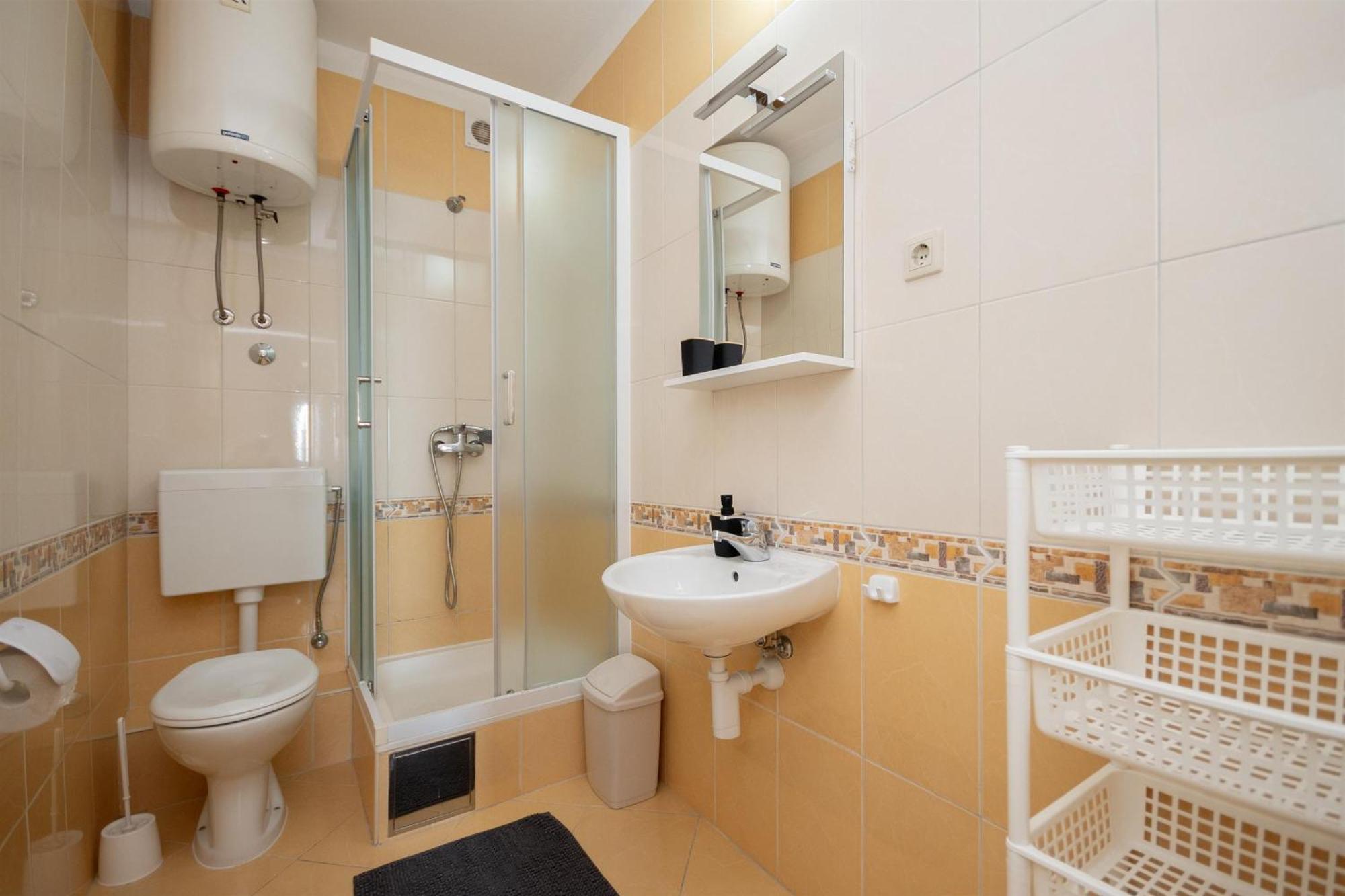 Apartments Ivan - With Parking Омиш Экстерьер фото